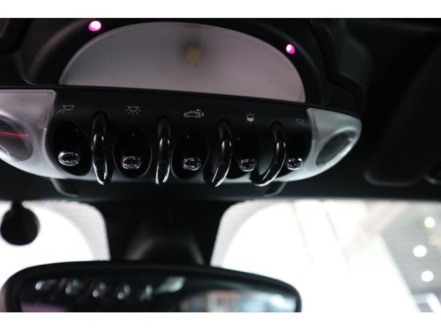 ＭＩＮＩ ジョンクーパーワークス　クーペ　禁煙車　ＴＷＳ・１０７モノブロック１７インチアルミ　ＴＥＩＮ車高調　ＧＩＯＭＩＣコントロールアーム　ＲＥＣＡＲＯシート　ブラックアイキセノンライト　ＪＣＷ大型Ｒスポイラー（32枚目）