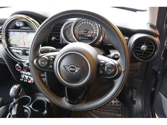 ＭＩＮＩ クーパーＳＤ　禁煙車　ＬＥＤライト　純正ＨＤＤナビ　ＡＣＣ　純正１７インチアルミ　ＰＤＣ　バックカメラ　ピアノブラックインテリアパネル　ドライブレコーダー　オートライト　マルチファンクションステアリング　ＥＴＣ（12枚目）