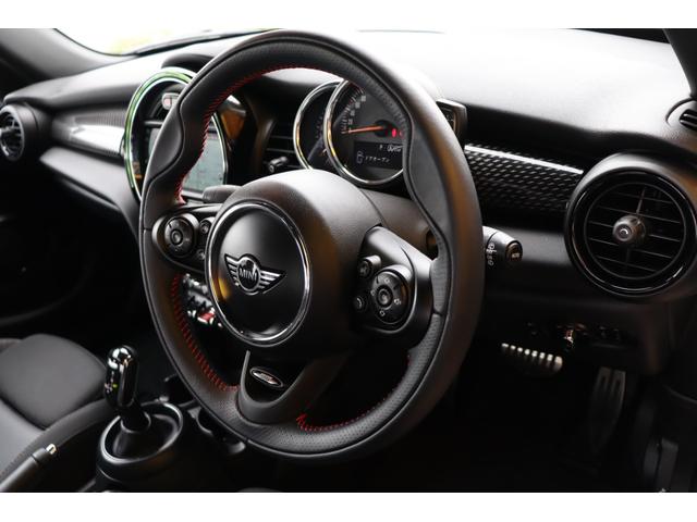 ＭＩＮＩ クーパーＳ　ＪＣＷスタイル　禁煙ワンオーナー車　ＬＥＤライト　純正ＨＤＤナビ　ＡＣＣ　ＰＤＣ　バックカメラ　ピアノブラックインテリアパネル　スポーツモード　リアスポイラー　ビルトインミラーＥＴＣ　オートライト（25枚目）