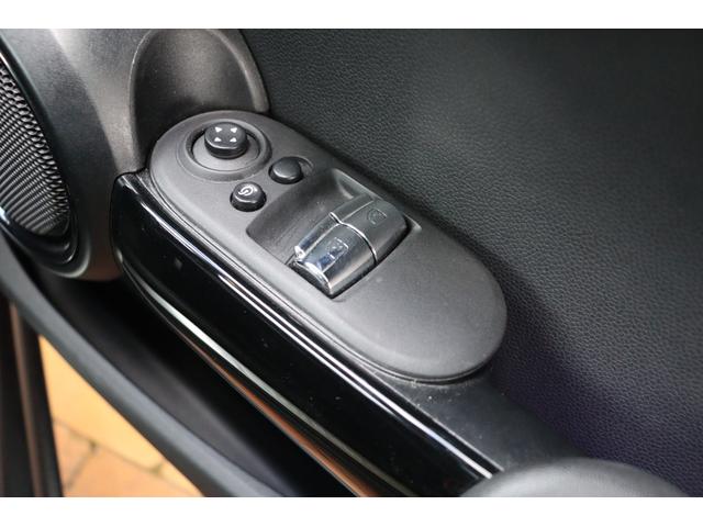 クーパーＳ　ペッパーパッケージ　禁煙　ＬＥＤライト　純正ＨＤＤナビ　ＫＷ車高調　ヘッドアップディスプレイ　デジタルメーター　純正ＪＣＷ１８インチアルミ　ＡＣＣ　ＰＤＣ　バックカメラ　ピアノブラックインテリアパネル(40枚目)