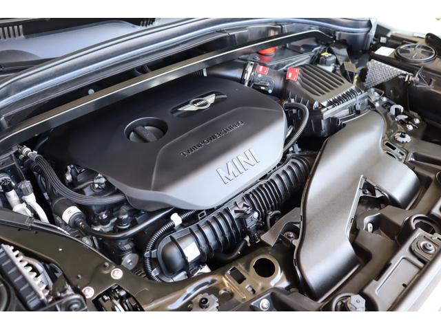 ＭＩＮＩ ジョンクーパーワークス　クロスオーバー　禁煙　ＬＥＤライト　純正ＨＤＤナビ　ビルシュタイン車高調　Ｒ‘ｓＲａｃｉｎｇフロントスポイラー　Ｘ２用１９インチアルミ　ＡＣＣ　ヘッドアップディスプレイ　コンフォートアクセス　リアＰＤＣ　バックカメラ（21枚目）