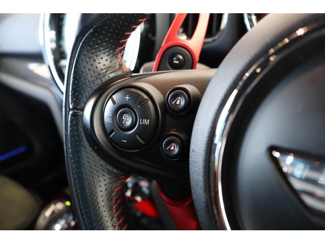 ＭＩＮＩ ジョンクーパーワークス　クロスオーバー　禁煙　ＬＥＤライト　純正ＨＤＤナビ　ビルシュタイン車高調　Ｒ‘ｓＲａｃｉｎｇフロントスポイラー　Ｘ２用１９インチアルミ　ＡＣＣ　ヘッドアップディスプレイ　コンフォートアクセス　リアＰＤＣ　バックカメラ（26枚目）