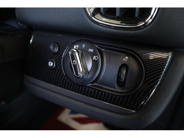 ＭＩＮＩ ジョンクーパーワークス　クロスオーバー　禁煙　ＬＥＤライト　純正ＨＤＤナビ　ビルシュタイン車高調　Ｒ‘ｓＲａｃｉｎｇフロントスポイラー　Ｘ２用１９インチアルミ　ＡＣＣ　ヘッドアップディスプレイ　コンフォートアクセス　リアＰＤＣ　バックカメラ（32枚目）