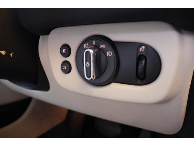 ＭＩＮＩ クーパーＳＤ　クラブマン　禁煙　ユアーズパッケージ　ＬＥＤライト　純正ＨＤＤナビ地デジＴＶ　ＢＣ車高調　ポカール１９インチ　ＡＣＣ　マルチファンクションステアリング　ラウンジレザー　ＰＤＣ　バックカメラ　セキュリティーアラーム（35枚目）