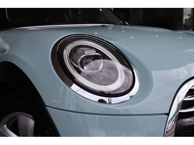ＭＩＮＩ アイスブルーエディション　禁煙車　ＬＥＤライト　純正ＨＤＤナビ　バックカメラ　ＰＤＣ　純正１５インチアルミ　クロームラインエクステリア　マルチファンクションステアリング　ＥＴＣ　ＣＡＢＡＮＡシートカバー　マッドガード　キーレス（5枚目）