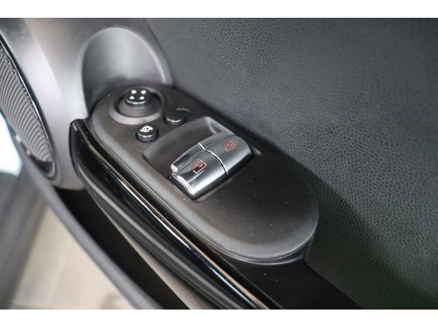 ＭＩＮＩ アイスブルーエディション　禁煙車　ＬＥＤライト　純正ＨＤＤナビ　バックカメラ　ＰＤＣ　純正１５インチアルミ　クロームラインエクステリア　マルチファンクションステアリング　ＥＴＣ　ＣＡＢＡＮＡシートカバー　マッドガード　キーレス（40枚目）