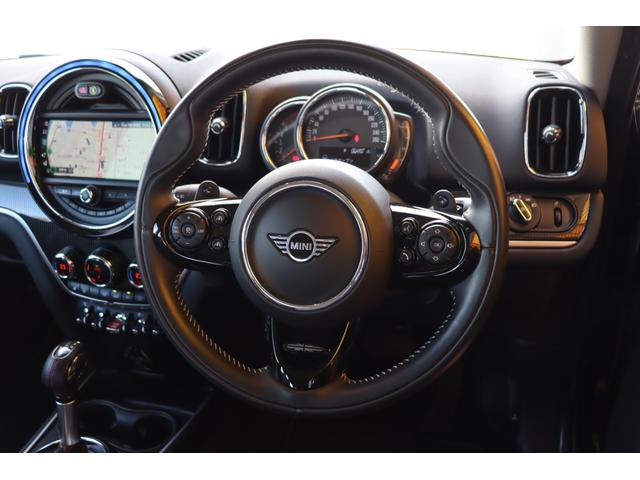 ＭＩＮＩ クーパーＳＤ　クロスオーバー　オール４　ユアーズパッケージ　ＬＥＤライト　ユアーズラウンジレザーシート　純正ＨＤＤナビ地デジＴＶ　ＡＣＣ　ＰＤＣ　コンフォートアクセス　ＥＴＣ　オートトランク　シートヒーター　純正１９インチ　ドライブレコーダ（12枚目）