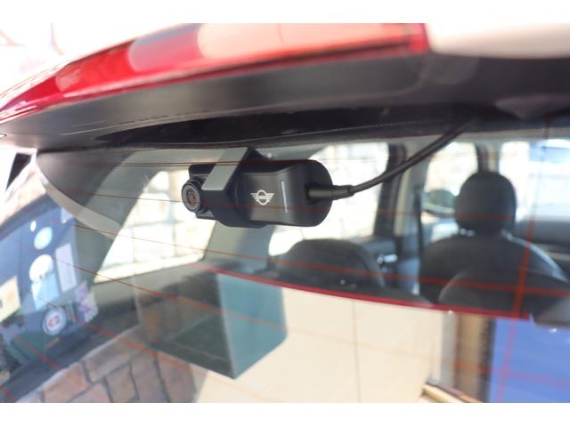 ＭＩＮＩ クーパーＳＤ　クロスオーバー　オール４　ユアーズパッケージ　ＬＥＤライト　ユアーズラウンジレザーシート　純正ＨＤＤナビ地デジＴＶ　ＡＣＣ　ＰＤＣ　コンフォートアクセス　ＥＴＣ　オートトランク　シートヒーター　純正１９インチ　ドライブレコーダ（17枚目）