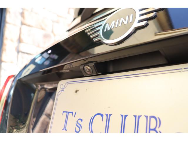 ＭＩＮＩ クーパーＳＤ　クロスオーバー　オール４　ユアーズパッケージ　ＬＥＤライト　ユアーズラウンジレザーシート　純正ＨＤＤナビ地デジＴＶ　ＡＣＣ　ＰＤＣ　コンフォートアクセス　ＥＴＣ　オートトランク　シートヒーター　純正１９インチ　ドライブレコーダ（18枚目）