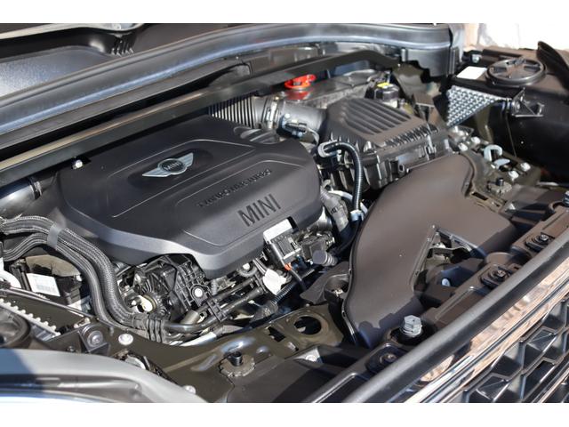 ＭＩＮＩ クーパーＳＤ　クロスオーバー　オール４　ユアーズパッケージ　ＬＥＤライト　ユアーズラウンジレザーシート　純正ＨＤＤナビ地デジＴＶ　ＡＣＣ　ＰＤＣ　コンフォートアクセス　ＥＴＣ　オートトランク　シートヒーター　純正１９インチ　ドライブレコーダ（22枚目）
