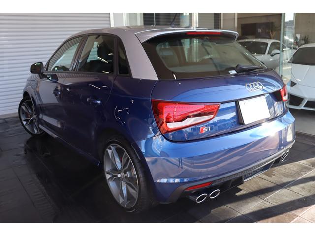 Ｓ１スポーツバック ベースグレード　禁煙車　キセノン　純正ナビ地デジＴＶ　ブラックレザー　シートヒーター　ＢＯＳＥサウンドシステム　クリアランスソナー　ＥＴＣ　マルチファンクションステアリング　コントラストルーフ　キーレス（4枚目）