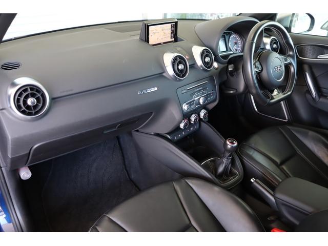 Ｓ１スポーツバック ベースグレード　禁煙車　キセノン　純正ナビ地デジＴＶ　ブラックレザー　シートヒーター　ＢＯＳＥサウンドシステム　クリアランスソナー　ＥＴＣ　マルチファンクションステアリング　コントラストルーフ　キーレス（5枚目）