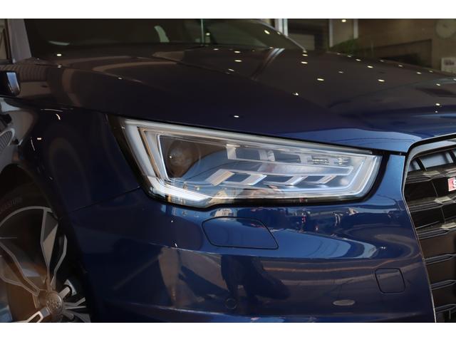 Ｓ１スポーツバック ベースグレード　禁煙車　キセノン　純正ナビ地デジＴＶ　ブラックレザー　シートヒーター　ＢＯＳＥサウンドシステム　クリアランスソナー　ＥＴＣ　マルチファンクションステアリング　コントラストルーフ　キーレス（6枚目）