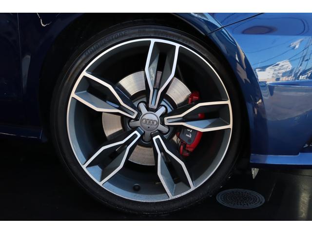 Ｓ１スポーツバック ベースグレード　禁煙車　キセノン　純正ナビ地デジＴＶ　ブラックレザー　シートヒーター　ＢＯＳＥサウンドシステム　クリアランスソナー　ＥＴＣ　マルチファンクションステアリング　コントラストルーフ　キーレス（10枚目）