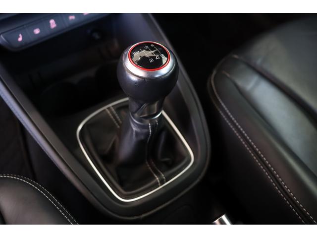 Ｓ１スポーツバック ベースグレード　禁煙車　キセノン　純正ナビ地デジＴＶ　ブラックレザー　シートヒーター　ＢＯＳＥサウンドシステム　クリアランスソナー　ＥＴＣ　マルチファンクションステアリング　コントラストルーフ　キーレス（15枚目）