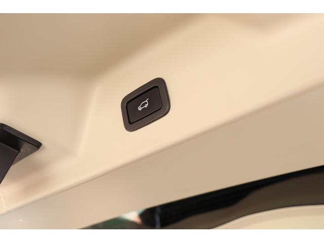 レンジローバー ３．０　Ｖ６　スーパーチャージド　ヴォーグ　禁煙ワンオーナー車　キセノン　ブラウンレザー　パノラマサンルーフ　純正２０インチアルミ　純正ナビ地デジＴＶ　クリアランスソナー　３６０カメラ　電動サイドステップ　ＥＴＣ　ウッドコンビステアリング（19枚目）