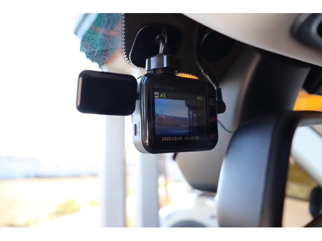 レンジローバー ３．０　Ｖ６　スーパーチャージド　ヴォーグ　禁煙ワンオーナー車　キセノン　ブラウンレザー　パノラマサンルーフ　純正２０インチアルミ　純正ナビ地デジＴＶ　クリアランスソナー　３６０カメラ　電動サイドステップ　ＥＴＣ　ウッドコンビステアリング（33枚目）