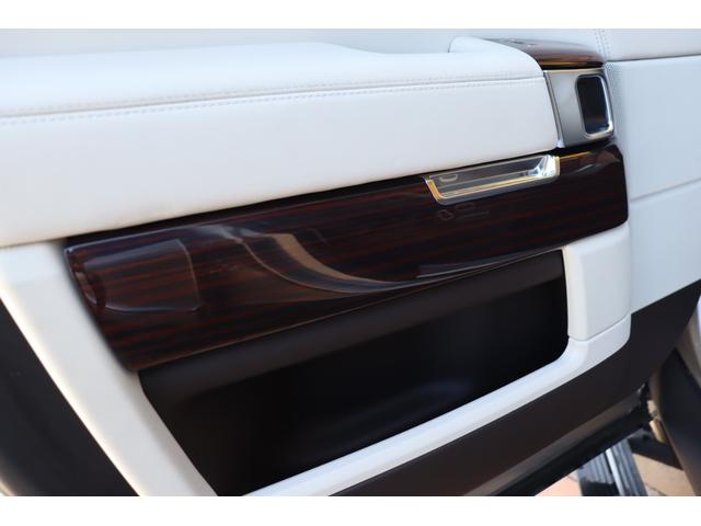 レンジローバー ３．０　Ｖ６　スーパーチャージド　ヴォーグ　禁煙ワンオーナー車　キセノン　ブラウンレザー　パノラマサンルーフ　純正２０インチアルミ　純正ナビ地デジＴＶ　クリアランスソナー　３６０カメラ　電動サイドステップ　ＥＴＣ　ウッドコンビステアリング（42枚目）