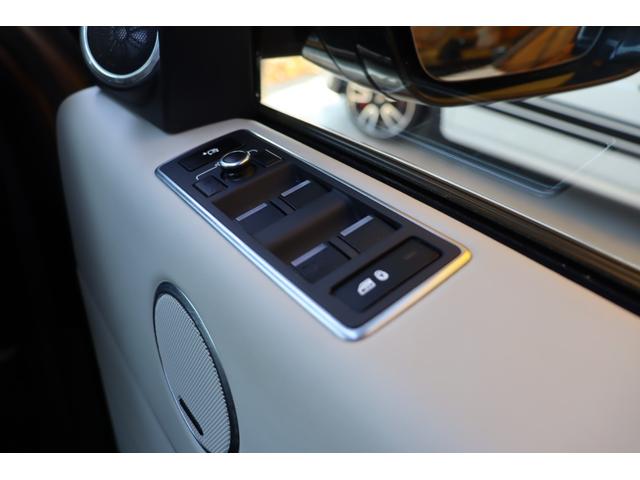 レンジローバー ３．０　Ｖ６　スーパーチャージド　ヴォーグ　禁煙ワンオーナー車　キセノン　ブラウンレザー　パノラマサンルーフ　純正２０インチアルミ　純正ナビ地デジＴＶ　クリアランスソナー　３６０カメラ　電動サイドステップ　ＥＴＣ　ウッドコンビステアリング（43枚目）