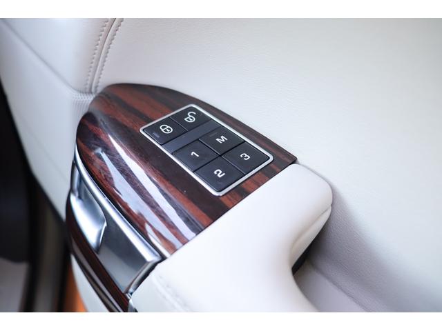 レンジローバー ３．０　Ｖ６　スーパーチャージド　ヴォーグ　禁煙ワンオーナー車　キセノン　ブラウンレザー　パノラマサンルーフ　純正２０インチアルミ　純正ナビ地デジＴＶ　クリアランスソナー　３６０カメラ　電動サイドステップ　ＥＴＣ　ウッドコンビステアリング（44枚目）