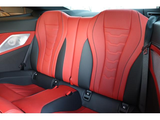 ８シリーズ Ｍ８５０ｉ　ｘＤｒｉｖｅクーペ　禁煙車　レーザーライト　フィオナレッド・ブラックレザー　Ｂｏｗｅｒｓ＆Ｗｉｌｋｉｎｓダイヤモンドサウンドシステム　ＥＴＣ　ＲＡＹＳ２０インチ　ＰＤＣ　ヘッドアップディスプレイ　ＡＣＣ　コンフォート（20枚目）
