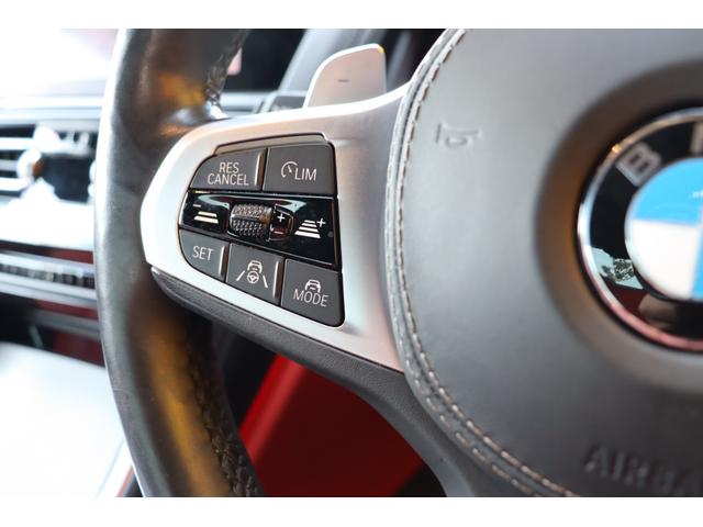 ８シリーズ Ｍ８５０ｉ　ｘＤｒｉｖｅクーペ　禁煙車　レーザーライト　フィオナレッド・ブラックレザー　Ｂｏｗｅｒｓ＆Ｗｉｌｋｉｎｓダイヤモンドサウンドシステム　ＥＴＣ　ＲＡＹＳ２０インチ　ＰＤＣ　ヘッドアップディスプレイ　ＡＣＣ　コンフォート（31枚目）