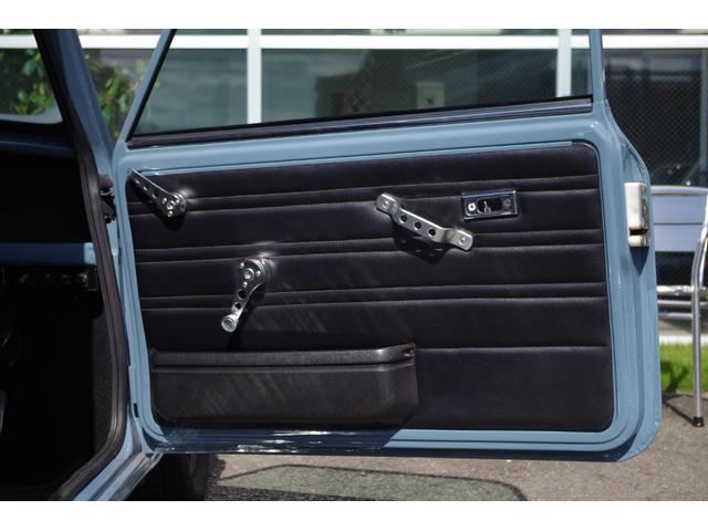 ローバー mini その他 クーパー ウェーバーキャブレター mk1仕様フェンダーレス 全塗装ブルーグレー 4連センターメーター クイックシフト 天張り カーペット張替え 10インチ 中古車検索 くるまのニュース ローバー mini その他 クーパー ウェーバーキャブレター mk1仕様フェンダーレス 全塗装ブルーグレー 4連センターメーター クイックシフト 天張り カーペット張替え 10インチ 中古車検索 くるまのニュース