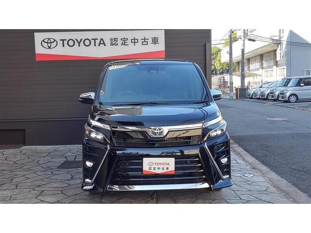 ヴォクシー ＺＳ　煌ＩＩＩ　プリクラッシュ　スマートキ　アイスト　ＤＶＤ再生機能　横滑り防止装置　ナビＴＶ　アルミ　三列シート　ＷＡＣ　盗難防止　オートエアコン　キーレス　ＥＴＣ装備　パワステ　メモリナビ　クルコン　ＡＢＳ（3枚目）