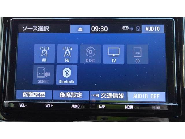 ヴォクシー ＺＳ　煌ＩＩＩ　プリクラッシュ　スマートキ　アイスト　ＤＶＤ再生機能　横滑り防止装置　ナビＴＶ　アルミ　三列シート　ＷＡＣ　盗難防止　オートエアコン　キーレス　ＥＴＣ装備　パワステ　メモリナビ　クルコン　ＡＢＳ（10枚目）