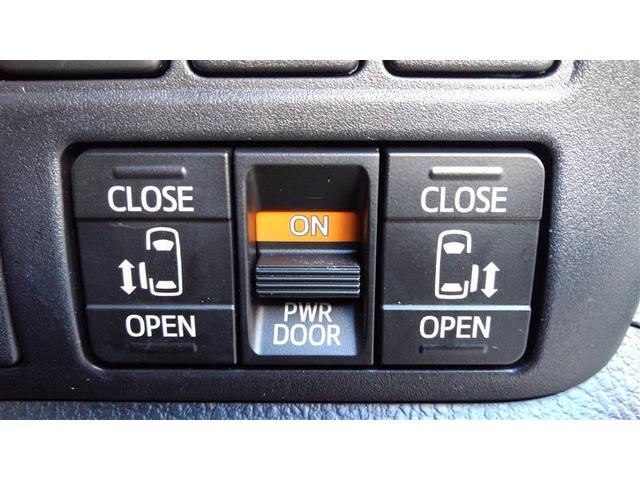 ヴォクシー ＺＳ　煌ＩＩＩ　プリクラッシュ　スマートキ　アイスト　ＤＶＤ再生機能　横滑り防止装置　ナビＴＶ　アルミ　三列シート　ＷＡＣ　盗難防止　オートエアコン　キーレス　ＥＴＣ装備　パワステ　メモリナビ　クルコン　ＡＢＳ（16枚目）