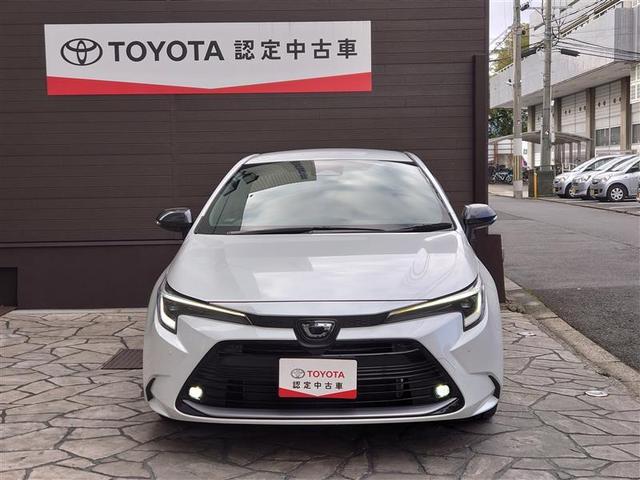 カローラ ダブルバイビー　エアバッグ　横滑り防止機能　アルミホイール　イモビライザー　地デジ　衝突回避システム　ＬＥＤヘッドライト　Ｂカメラ　オートクルーズコントロール　メモリナビ　スマートキー　オートエアコン　ナビ＆ＴＶ（3枚目）