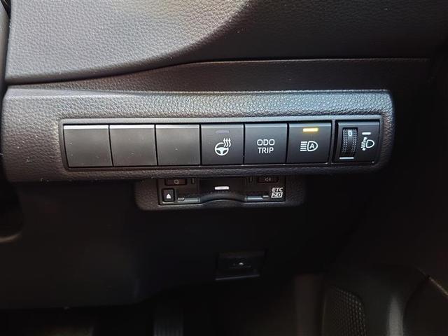 カローラ ダブルバイビー　エアバッグ　横滑り防止機能　アルミホイール　イモビライザー　地デジ　衝突回避システム　ＬＥＤヘッドライト　Ｂカメラ　オートクルーズコントロール　メモリナビ　スマートキー　オートエアコン　ナビ＆ＴＶ（9枚目）