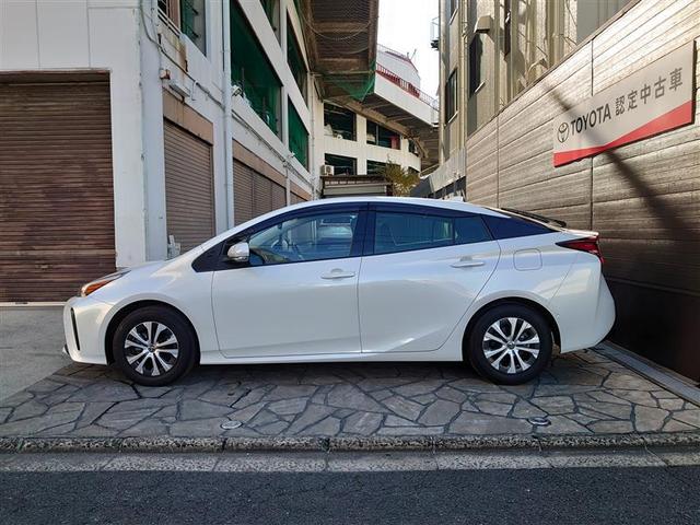 プリウス Aプレミアム 電動パワーシート 黒革シート AC100V アイドリングストップ機能 LEDライト 地デジフルセグ Rカメラ スマキー クルコン メモリナビ AC ETC キーレスエントリー イモビ アルミホイール(4枚目)