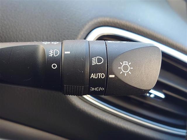 プリウス Aプレミアム 電動パワーシート 黒革シート AC100V アイドリングストップ機能 LEDライト 地デジフルセグ Rカメラ スマキー クルコン メモリナビ AC ETC キーレスエントリー イモビ アルミホイール(21枚目)