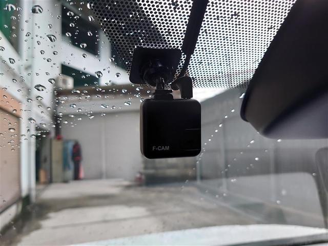 ヴォクシー ハイブリッドＳ－Ｚ　パワーウィンドウ　ＤＶＤ再生機能　インテリキー　横滑防止装置　地デジＴＶ　アクティブクルーズコントロール　１オナ　フルオートエアコン　リアカメラ　エアバッグ　ＡＢＳ　１００Ｖ充電　ナビＴＶ　ＷＡＣ（25枚目）