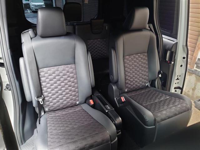 ヴォクシー ハイブリッドＳ－Ｚ　パワーウィンドウ　ＤＶＤ再生機能　インテリキー　横滑防止装置　地デジＴＶ　アクティブクルーズコントロール　１オナ　フルオートエアコン　リアカメラ　エアバッグ　ＡＢＳ　１００Ｖ充電　ナビＴＶ　ＷＡＣ（28枚目）