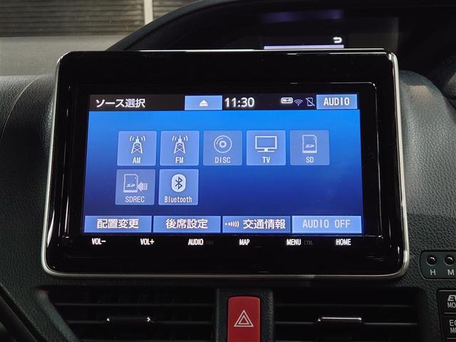 ノア ハイブリッドＸ　ＴＳＳ　両側電動ドア　Ｂカメラ　フルフラット　１オーナー　ＤＶＤ再生可　横滑り防止　エアバック　オートエアコン　リアクーラー　パワーウィンドウ　メモリ－ナビ　ＡＷ　ＬＥＤヘッド　クルコン　キーフリー（8枚目）