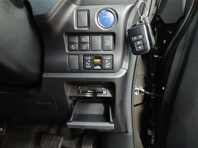 ノア ハイブリッドＸ　ＴＳＳ　両側電動ドア　Ｂカメラ　フルフラット　１オーナー　ＤＶＤ再生可　横滑り防止　エアバック　オートエアコン　リアクーラー　パワーウィンドウ　メモリ－ナビ　ＡＷ　ＬＥＤヘッド　クルコン　キーフリー（12枚目）