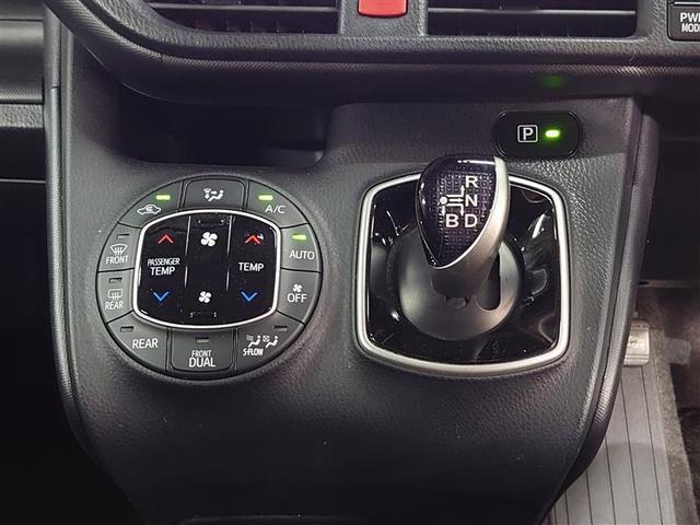 ノア ハイブリッドＸ　ＴＳＳ　両側電動ドア　Ｂカメラ　フルフラット　１オーナー　ＤＶＤ再生可　横滑り防止　エアバック　オートエアコン　リアクーラー　パワーウィンドウ　メモリ－ナビ　ＡＷ　ＬＥＤヘッド　クルコン　キーフリー（14枚目）