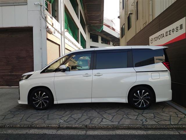 ノア ハイブリッドＳ－Ｚ　横滑り防止機能　エアバッグ　アイドリングストップ　オートクルーズコントロール　地デジ　両側自動ドア　ダブルエアコン　スマートエントリー　ＬＥＤランプ　バックモニター　メモリナビ　３列シート　ＥＴＣ付き（4枚目）