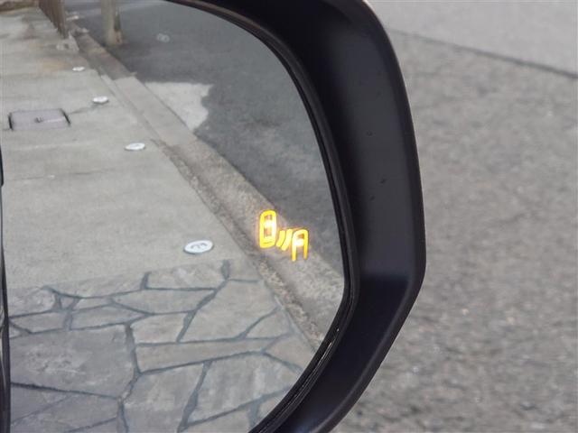 �׎Ԑ��𑖂�ԗ������[�_�[�Ō��m���A�h�A�~���[�ł͊m�F���ɂ����㑤���G���A�ɑ��݂���ԗ��ɉ����A�}�ڋ߂��Ă���ԗ������m���܂��B�ԗ������m����ƃh�A�~���[�ɓ��ڂ��ꂽ�k�d�c�C���W�P�[�^�[���_�����܂��B