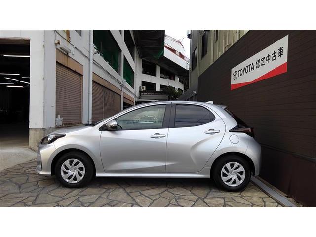 ヤリス ハイブリッドX パワーステアリング 助手席エアバッグ サイドエアバッグ ABS ESC エアコン 盗難防止システム オートクルーズコントロール 衝突被害軽減システム ETC ワンオーナー ミュージックプレイヤー接続可(4枚目)