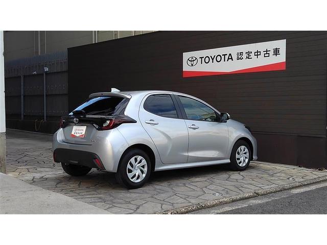 ヤリス ハイブリッドX パワーステアリング 助手席エアバッグ サイドエアバッグ ABS ESC エアコン 盗難防止システム オートクルーズコントロール 衝突被害軽減システム ETC ワンオーナー ミュージックプレイヤー接続可(5枚目)