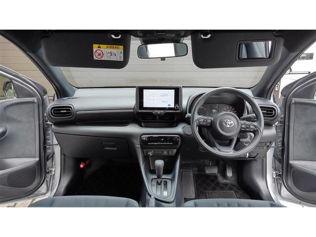 ヤリス ハイブリッドX パワーステアリング 助手席エアバッグ サイドエアバッグ ABS ESC エアコン 盗難防止システム オートクルーズコントロール 衝突被害軽減システム ETC ワンオーナー ミュージックプレイヤー接続可(10枚目)