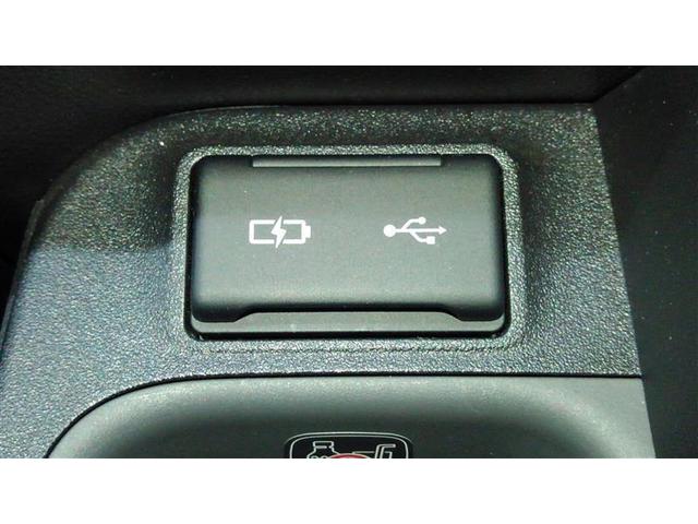 シエンタ ハイブリッドＺ　ＴＳＳ　ワンオーナ　フルフラットシート　エアバック　アルミ　キーレスエントリー　ナビＴＶ　イモビライザー　バックモニター　ＬＥＤヘッドライト　ＥＴＣ車載器　横滑り防止　スマートキー　オートエアコン（13枚目）