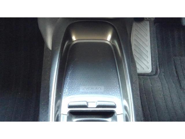 アクア Ｚ　クルコン　１オーナー　フルセグ　Ｂカメ　横滑り防止装置　盗難防止システム　スマートキー　ＥＴＣ　ＡＣ１００Ｖ電源　ＡＷ　ミュージックプレイヤー接続可　メモリーナビ　オートエアコン　キーレスエントリー（17枚目）