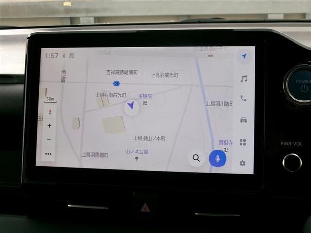 ＤＣＭ（専用通信機）を装備したコネクティッドナビです。なお無償でのご利用期間は限定（令和９年１２月まで）されています。詳しくは営業スタッフにお問い合わせください。