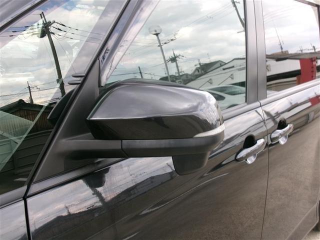 ターンランプ付きドアミラーはデザインだけでなく、他のドライバーや周囲の歩行者にもわかり易く視認性も十分な装備です。