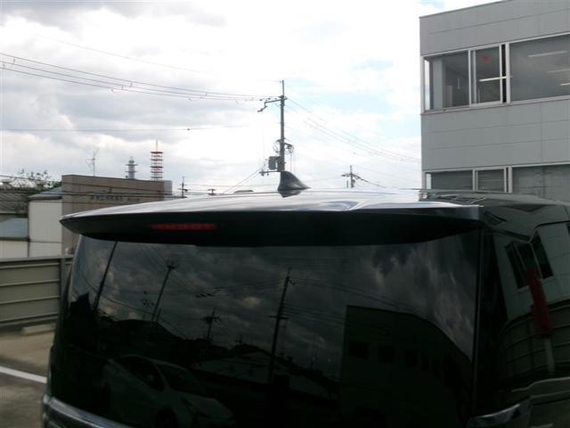 ワイパー内蔵型のリアスポイラーで、見た目も機能もスッキリ！