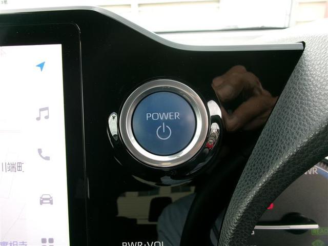 スマートキー＆プッシュスタートスイッチ。鍵を取り出す手間が省け、ドアノブに触れるだけでドアの開錠や施錠ができます。荷物を沢山持っているときや、雨天時にも助かりますね。